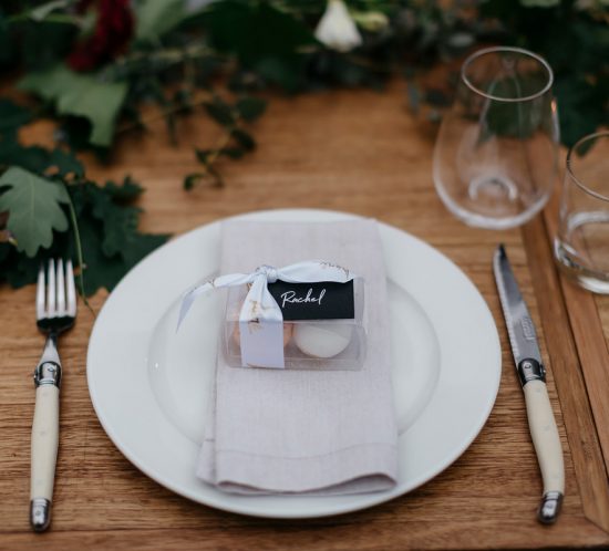 Wedding favours – should you gift your guests?